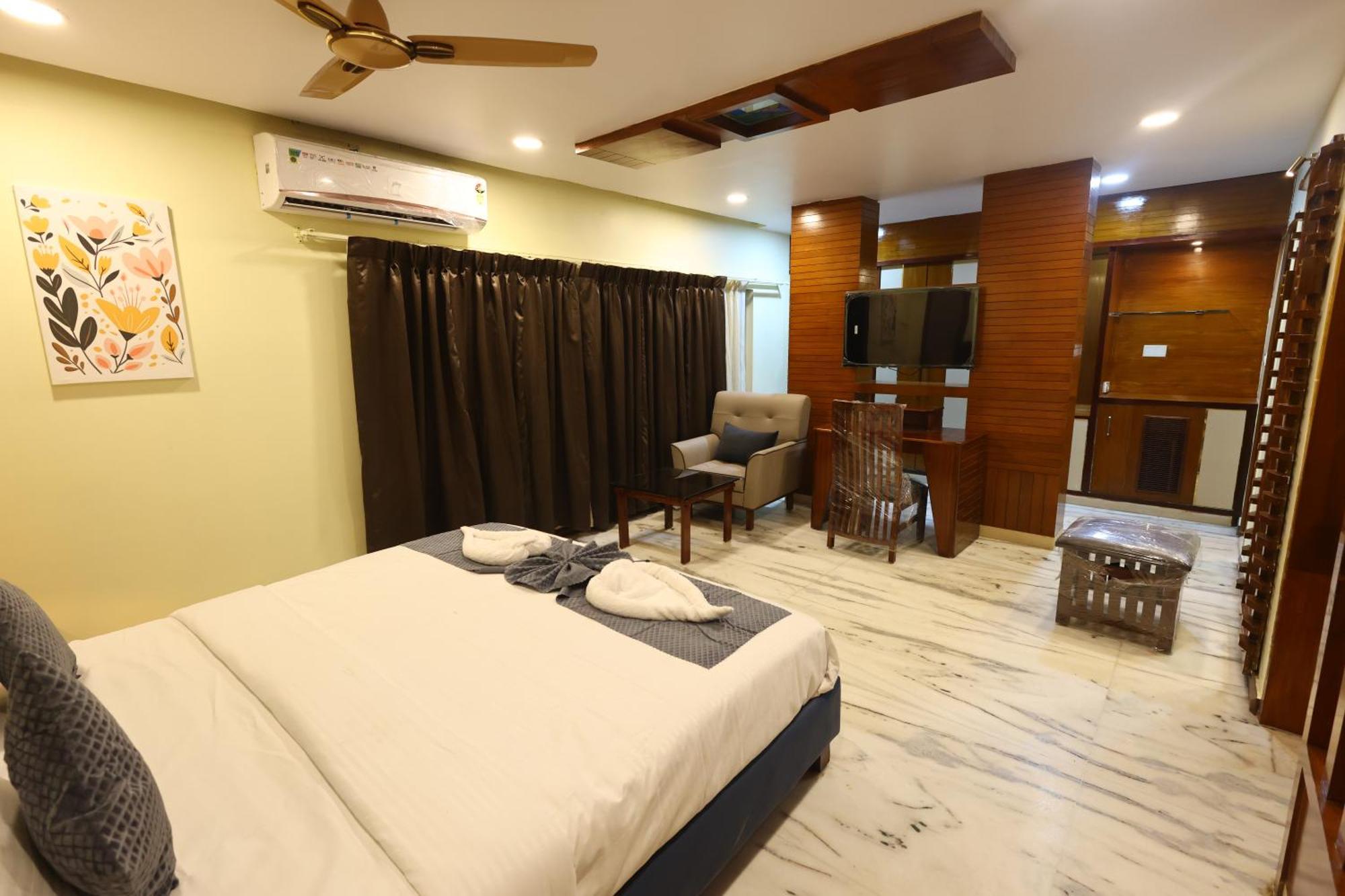 Lj Dadi'S Grand Hotel Visakhapatnam Exterior photo