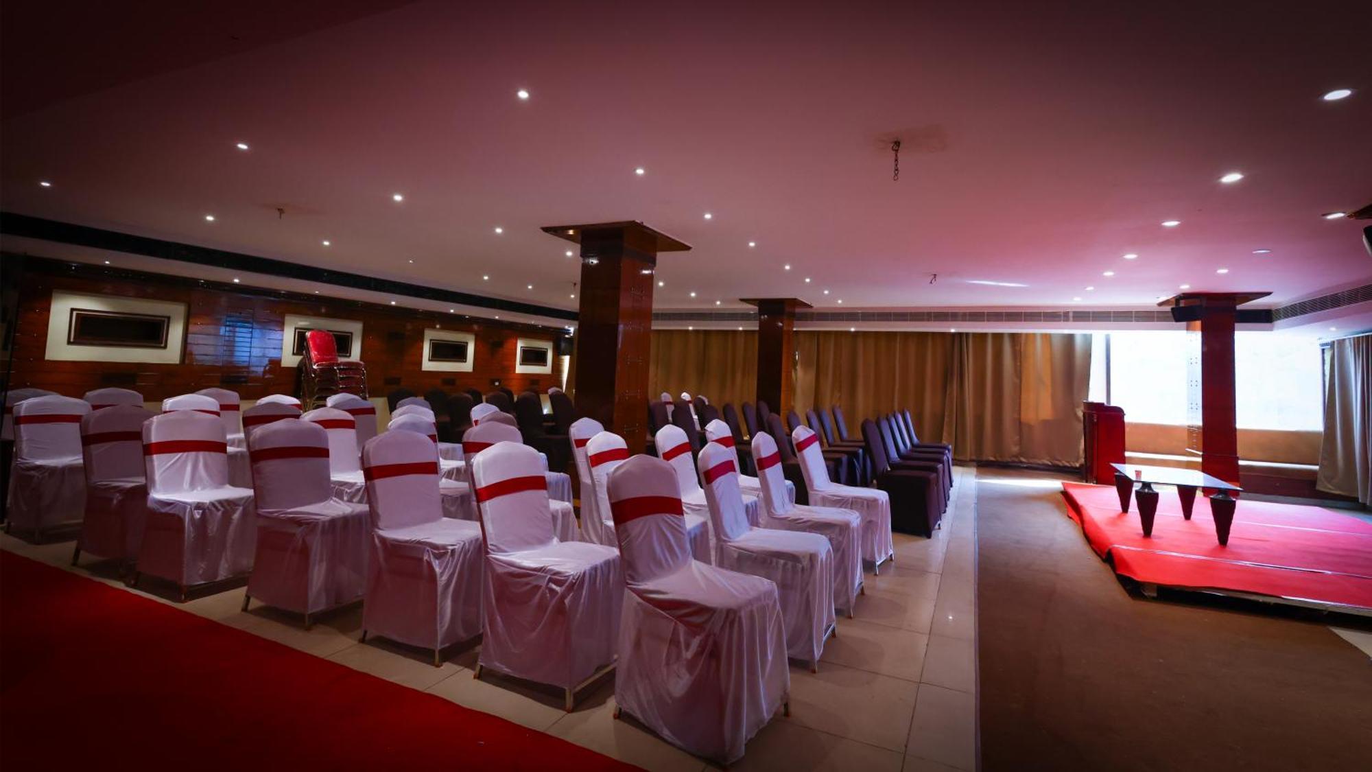 Lj Dadi'S Grand Hotel Visakhapatnam Exterior photo