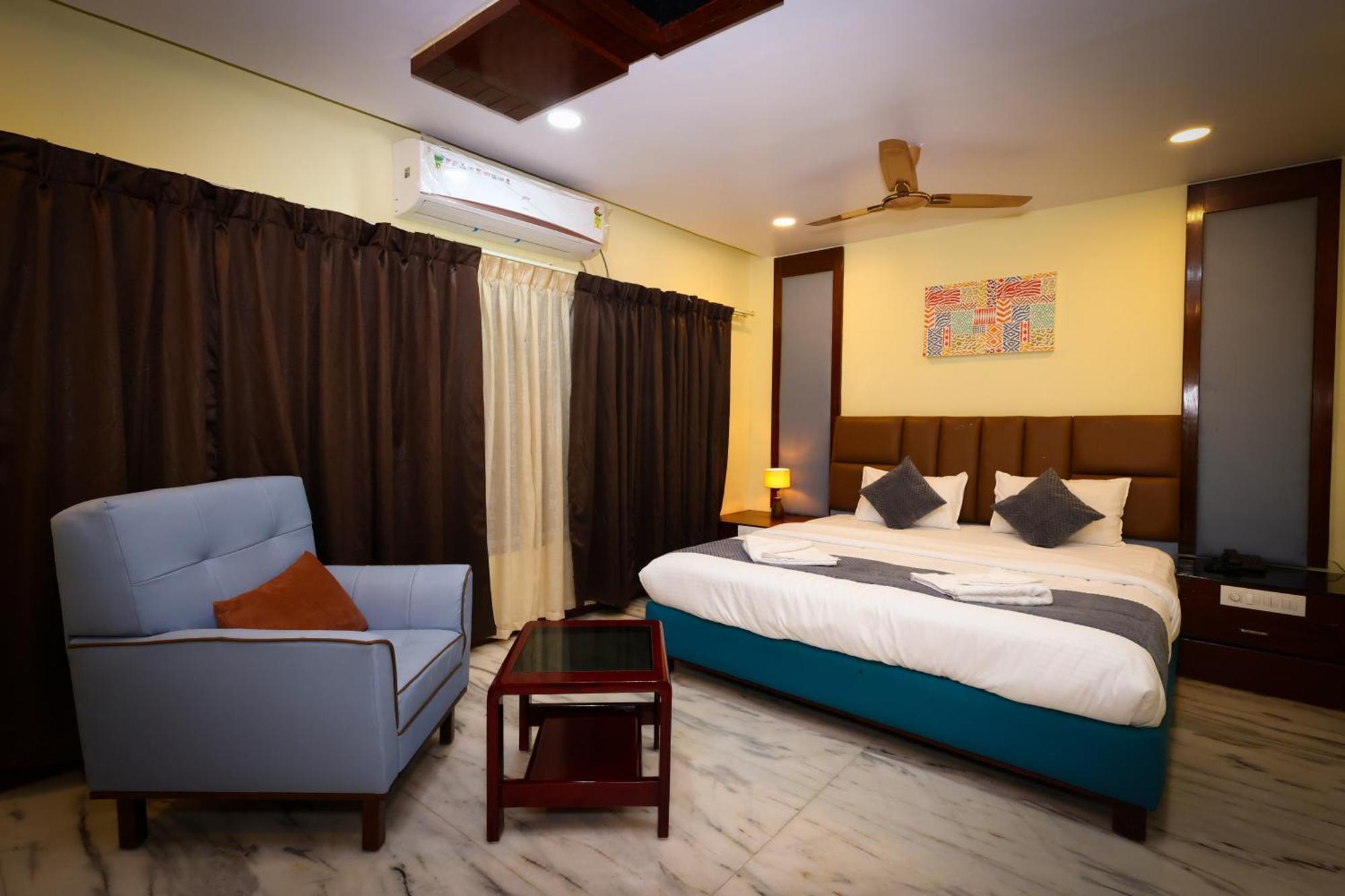 Lj Dadi'S Grand Hotel Visakhapatnam Exterior photo
